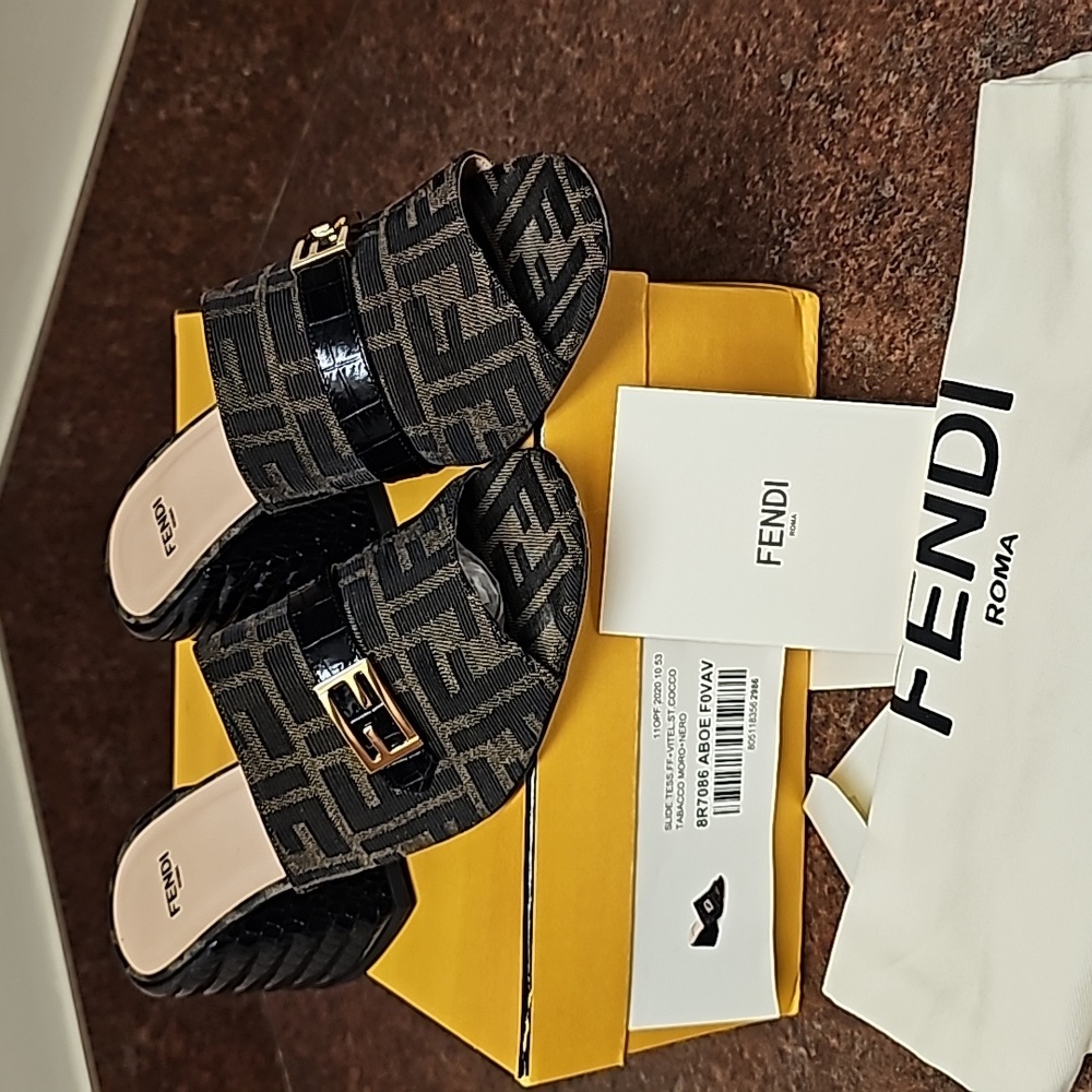 Women's shoes